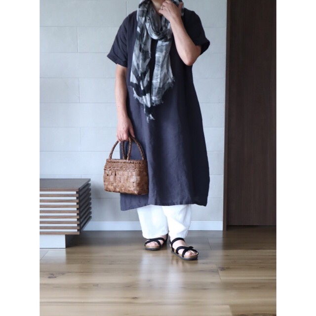 40代 60代のシンプルなリネンワンピースで大人のナチュラル服コーデ Kurasimu 暮らし 服